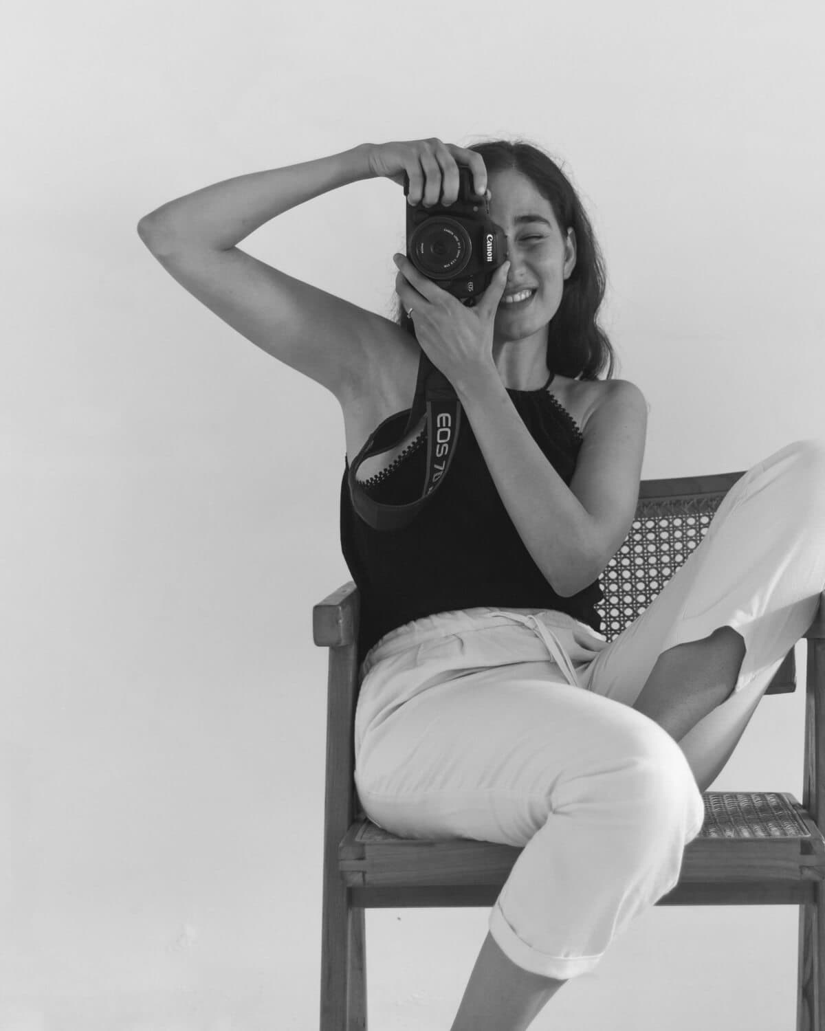 Photographer for sustainable businesses Nass behind the camera.